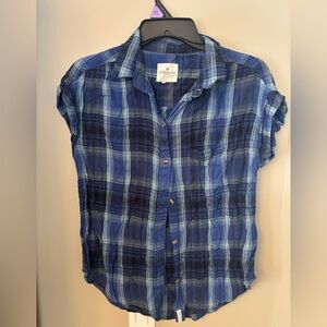 Blue Plaid Button-Up Shirt American Eagle size M